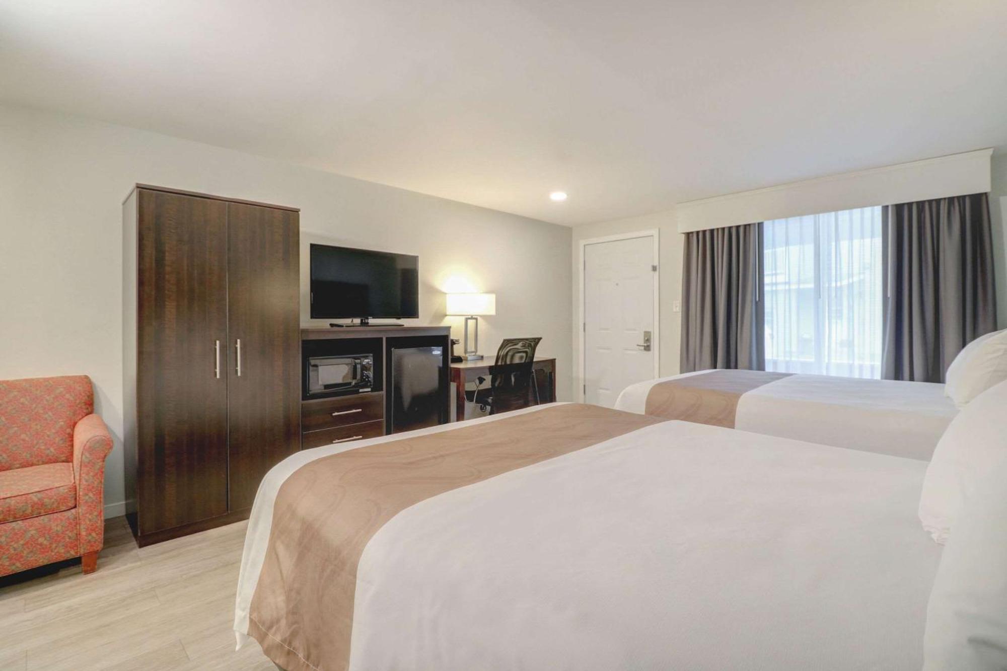 Quality Inn & Suites Lincoln Ngoại thất bức ảnh